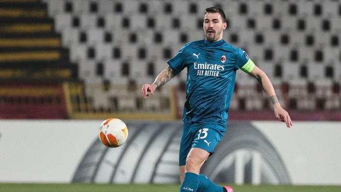 BELGRADE, SERBIA - FEBRUARY 18: Alessio Romagnoli of AC Milan in action during the UEFA Europa League Round of 32 match between Crvena Zvezda and AC Milan at  on February 17, 2021 in Belgrade, Serbia. (Photo by Srdjan Stevanovic/Getty Images)