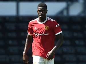 Duh, MU Kena Semprot Agen Axel Tuanzebe