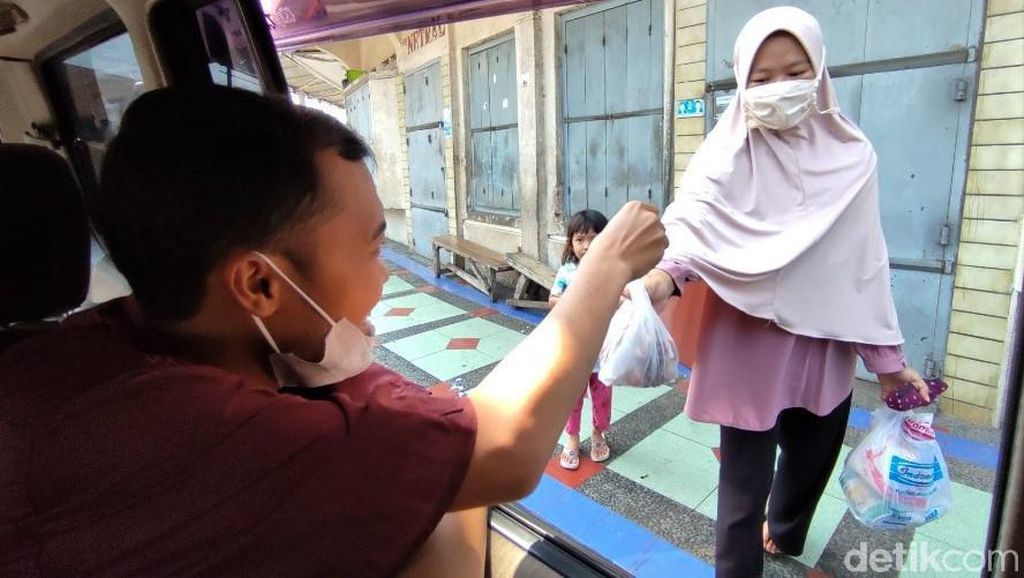 DKM Masjid Agung Ciamis Keliling Kota Bagikan Daging Kurban