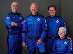 Link Live Streaming Nonton Jeff Bezos ke Antariksa Malam Ini