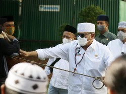 Ketua DPD RI Kurban 2 Sapi Limosin