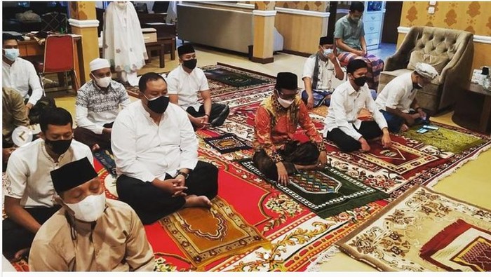 mahfud md gelar salat Idul Adha bersama keluarga di rumah dinas mahfud md gelar salat Idul Adha bersama keluarga di rumah dinas