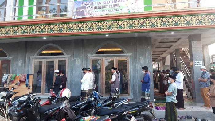 Masjid di Ciputat Gelar Salat Idul Adha Masjid di Ciputat Gelar Salat Idul Adha