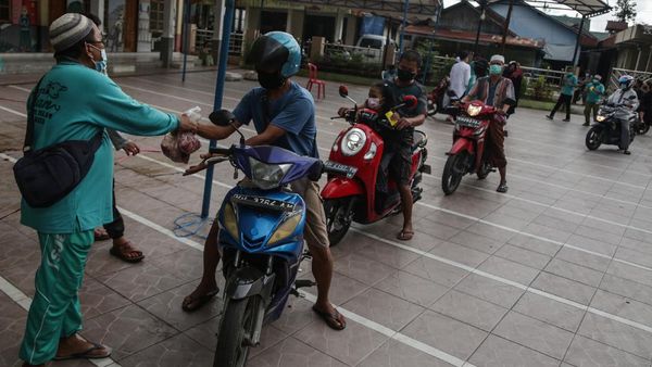 Tak Cuma Vaksin, Pembagian Daging Kurban Juga Ada yang Drive Thru