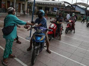 Tak Cuma Vaksin, Pembagian Daging Kurban Juga Ada yang Drive Thru