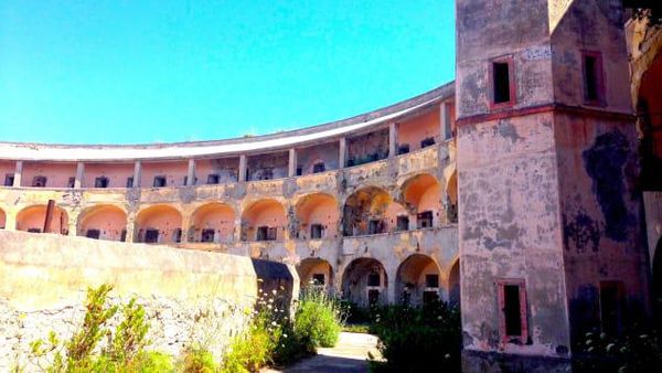 Potret Alcatraz dari Italia yang Enggak Kalah Horor