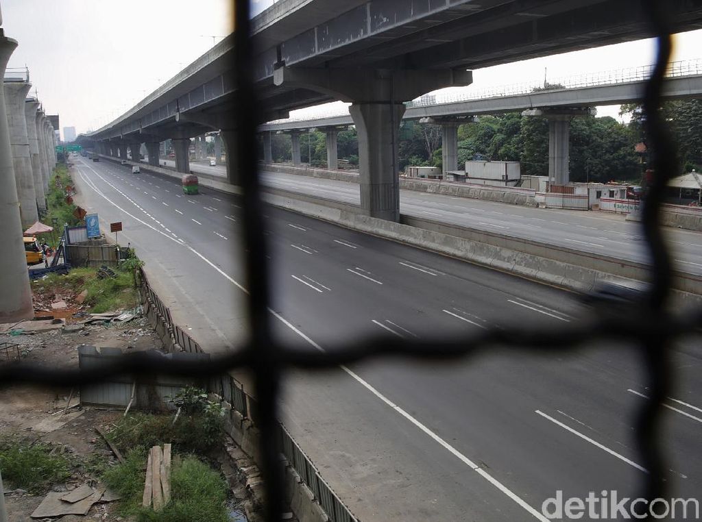 Syarat Perjalanan Lebih Ketat, Jumlah Pengendara Makin Sedikit Syarat Perjalanan Lebih Ketat, Jumlah Pengendara Makin Sedikit