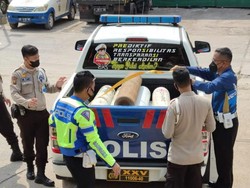 Polda Lampung Kawal Suplai Oksigen dari PT Pusri untuk Pasien COVID