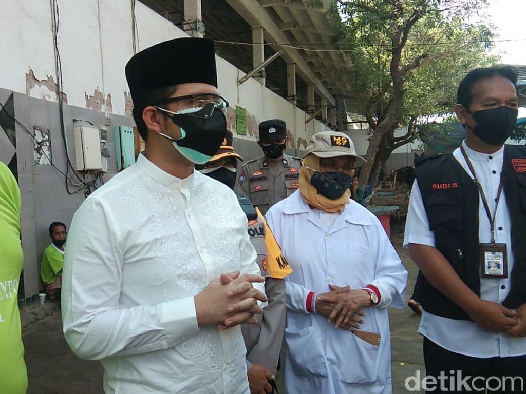 Wagub Jatim Senang Banyak Warga Surabaya Sembelih Hewan Kurban di RPH Wagub Jatim Senang Banyak Warga Surabaya Sembelih Hewan Kurban di RPH
