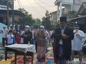 Warga Bandung Barat-Cimahi Salat Idul Adha di Jalan dan Rumah