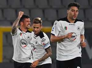 11 Pemain Spezia Positif COVID-19 Gegara Satu Pemain Anti-Vaksin