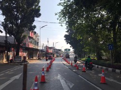 Tak Ada Penjagaan, Penyekatan di Lenteng Agung Dilintasi Kendaraan