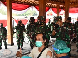 Dikebut, Vaksinasi di Jatim Ditargetkan Tuntas Agustus 2021