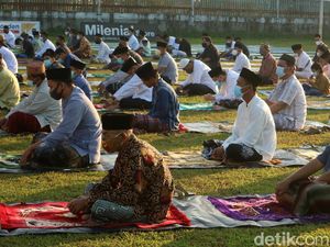 Warga Kudus Salat Idul Adha dengan Prokes ketat