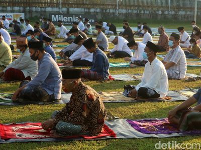 Warga Kudus Salat Idul Adha dengan Prokes ketat