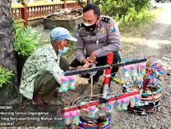 Cerita Polisi di Lamongan Terus Belajar Berbuat Baik dengan Berbagi Sesama