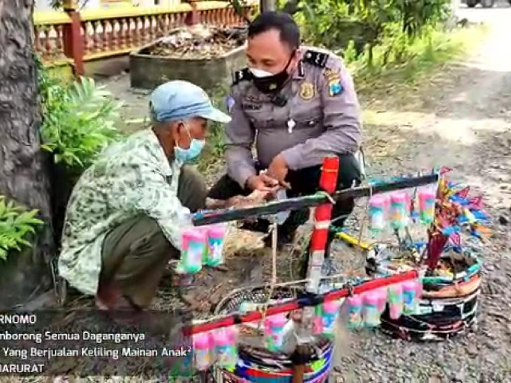 Cerita Polisi di Lamongan Terus Belajar Berbuat Baik dengan Berbagi Sesama Cerita Polisi di Lamongan Terus Belajar Berbuat Baik dengan Berbagi Sesama