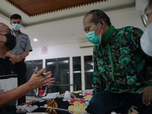 Andre Rosiade Bantu Pulangkan ke Padang Pria Viral Tidur di Trotoar