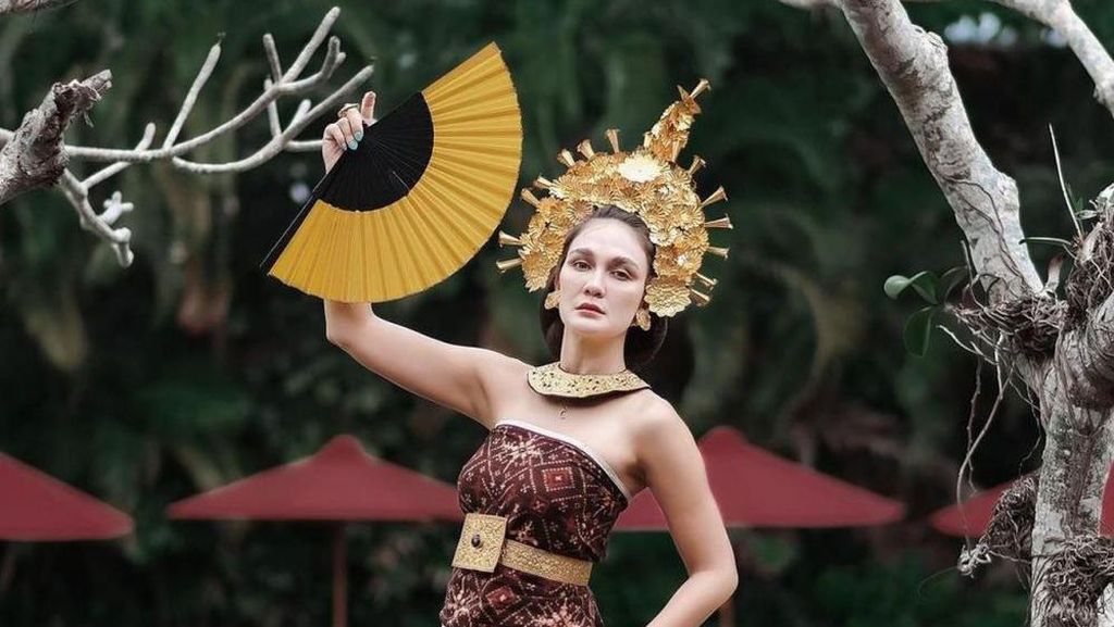 8 Pesona Artis Blasteran Pakai Baju Adat Bali, Aura Cantiknya Memukau