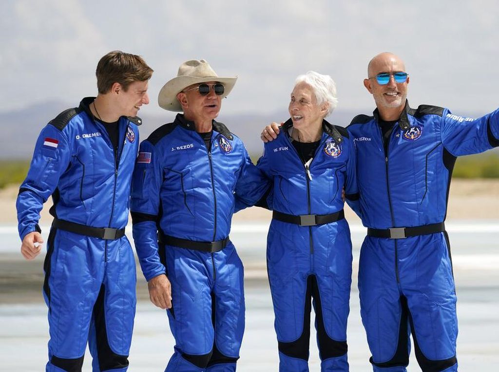 Sukses Terbang ke Antariksa, Orang Terkaya Sedunia Dilanda Prahara