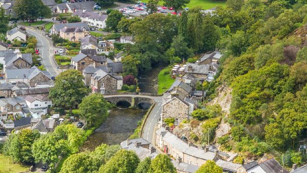 Foto: Desa Bermasalalu Kelam yang Mengilhami Disney