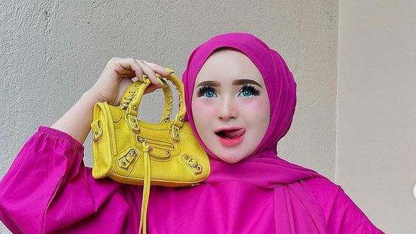 Foto: 10 Gaya Cetar Herlin Kenza, Selebgram Aceh yang Viral Bikin Kerumunan
