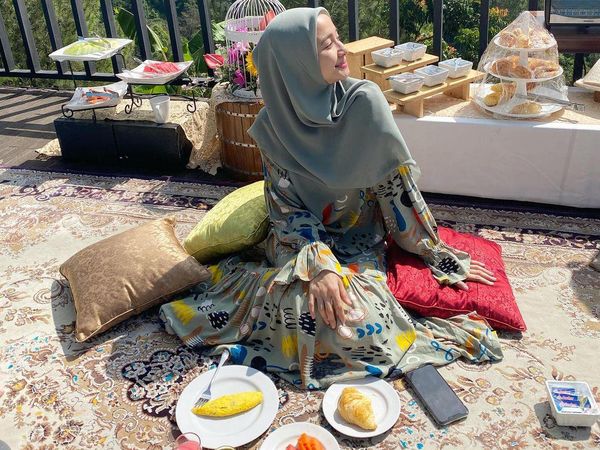 Momen Seru Laudya Cynthia Bella Saat Belanja hingga Piknik Cantik