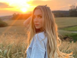 Selebgram Cantik Ini Orang Pertama yang Jual Cinta Virtual, Laku Rp 3 M