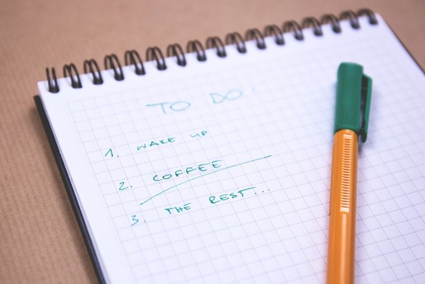 membuat to do list (foto : pexels/freestocks.org)