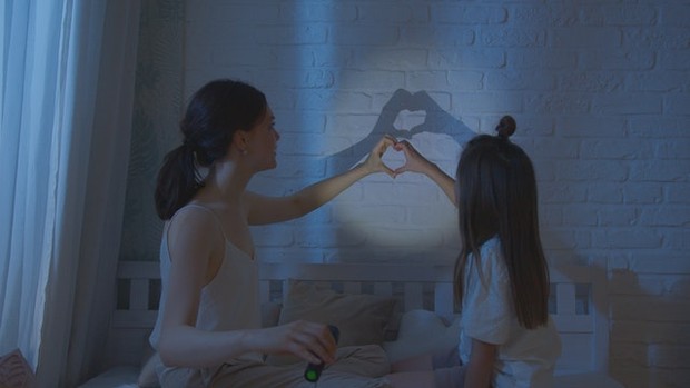 Orang tua harus menghindari berbicara kasar apalagi hingga mencaci saat marah di depan anak/Pexels.com/ Artem Podrez