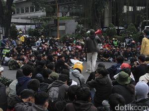Pemerintah Sesalkan Warga Tak Patuh Prokes Saat Idul Adha-Demo Tolak PPKM Pemerintah Sesalkan Warga Tak Patuh Prokes Saat Idul Adha-Demo Tolak PPKM