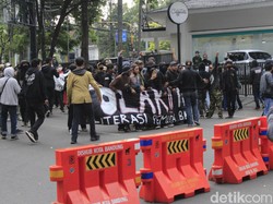 Satu Demonstran Ricuh Tolak PPKM di Bandung Terbukti Salah Bawa Molotov