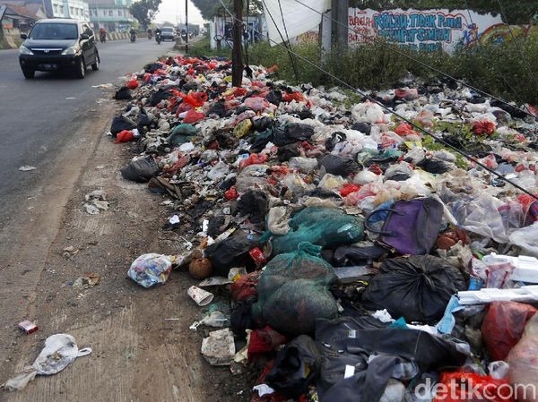 Jorok, Sampah Berserakan di Cileungsi