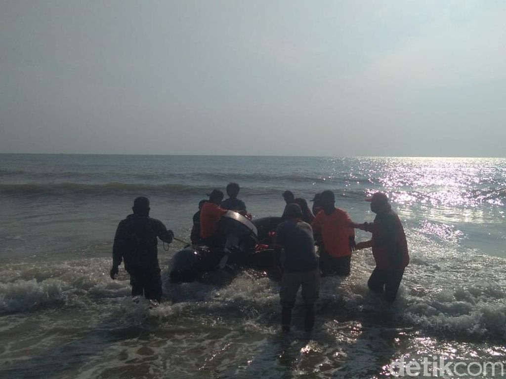 Santri Tuban yang Terseret Ombak Saat Cuci Jeroan Sapi Kurban Ditemukan Tewas Santri Tuban yang Terseret Ombak Saat Cuci Jeroan Sapi Kurban Ditemukan Tewas