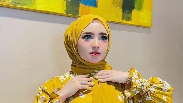 Selebgram Herlin Kenza dihujat karena bikin kerumunan di Aceh Selebgram Herlin Kenza dihujat karena bikin kerumunan di Aceh