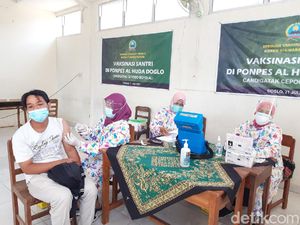 100 Santri Ponpes di Ciamis Dapatkan Vaksinasi COVID-19