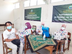 100 Santri Ponpes di Ciamis Dapatkan Vaksinasi COVID-19