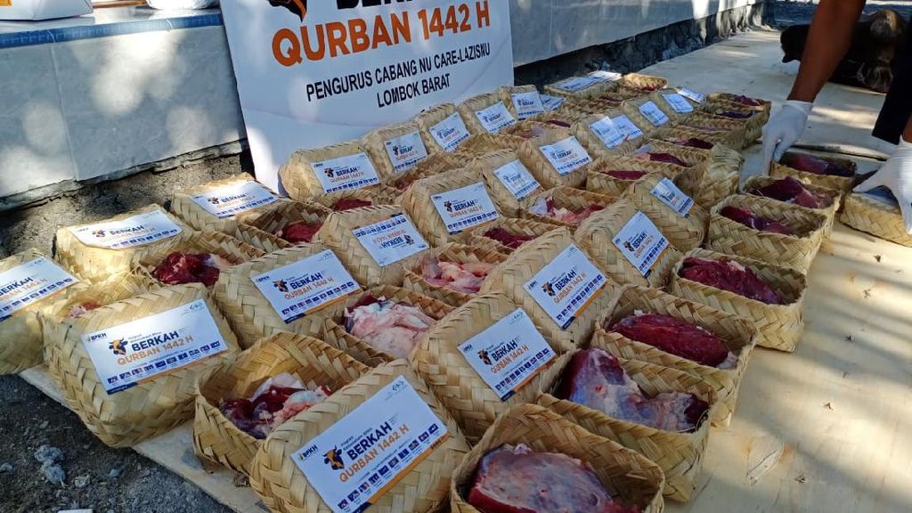 Tebar Daging Kurban hingga Pelosok Negeri Tebar Daging Kurban hingga Pelosok Negeri
