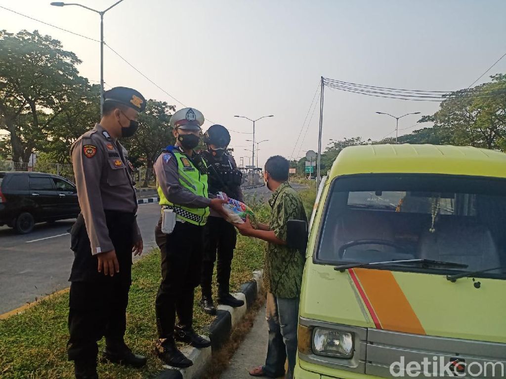 Arus Balik Toron di Suramadu Normal, 110 Kendaraan Mau ke Madura Diputar Balik Arus Balik Toron di Suramadu Normal, 110 Kendaraan Mau ke Madura Diputar Balik