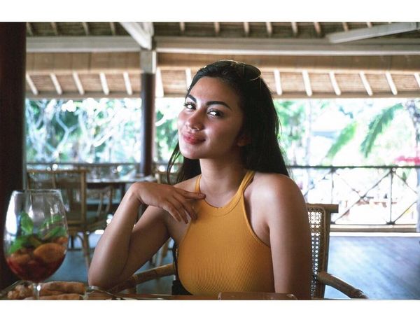 Yuk! Intip Pesona Seksi Ariel Tatum Saat Kulineran