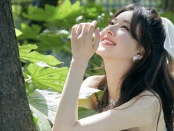 Usai Dirumorkan Bersama Li Hongyi, Zhao Lusi Kini Dekat Dengan Yang Yang