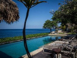 Investasi Pariwisata Turun Tajam, Apa Jurus Bahlil-Sandiaga?