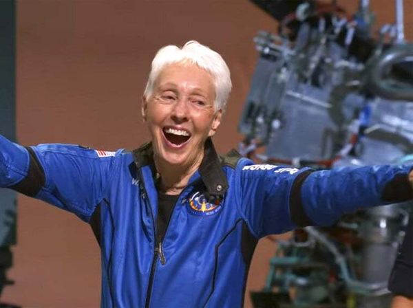 Bahagianya Wally Funk, Nenek 82 Tahun yang Terbang ke Luar Angkasa