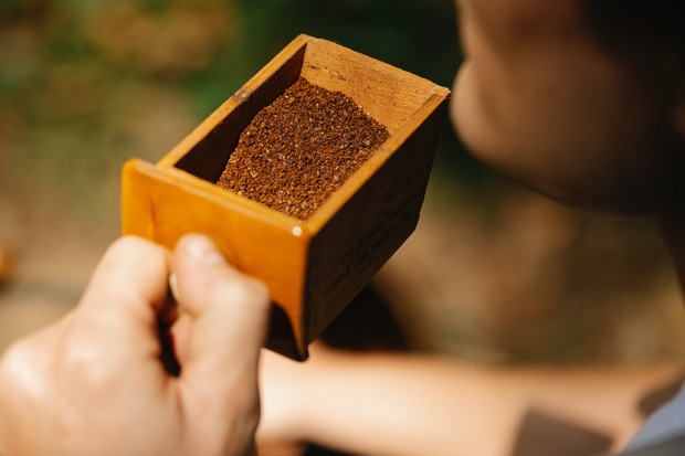 Bubuk Kopi/ Foto: Pexels.com/Michael Burrows Bubuk kopi dapat menghilangkan bau tak sedap di kulkas