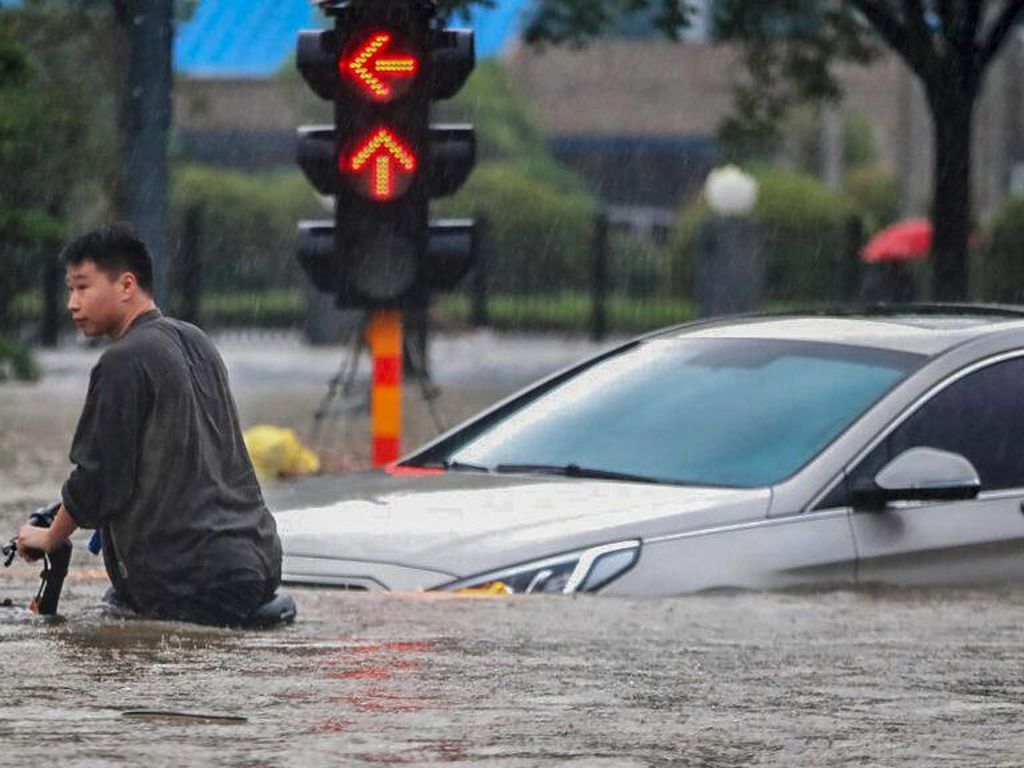 Imbas Banjir di China, Rantai Pasok Batu Bara hingga Mobil Terganggu