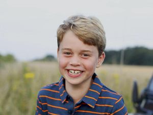 Gaya Sederhana Pangeran George Ultah ke-8, Pakai Baju Rp 198 Ribu