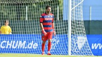 Buffon kembali mengenakan jersey Parma saat tampil di laga uji coba melawan VfL Bochum, Rabu (21/7) waktu setempat. (Foto: Twitter @gianluigibuffon)