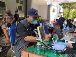 Pelatih Persela Lamongan Dibikin Grogi Vaksin COVID-19