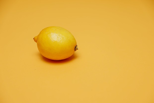 Lemon/ Foto: Pexels.com/Cup of Couple Potongan lemon dapat menghilangkan bau tak sedap di kulkas