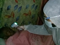 Cerita Mahasiswi Bandung Berjibaku Rawat Warga Terpapar Corona